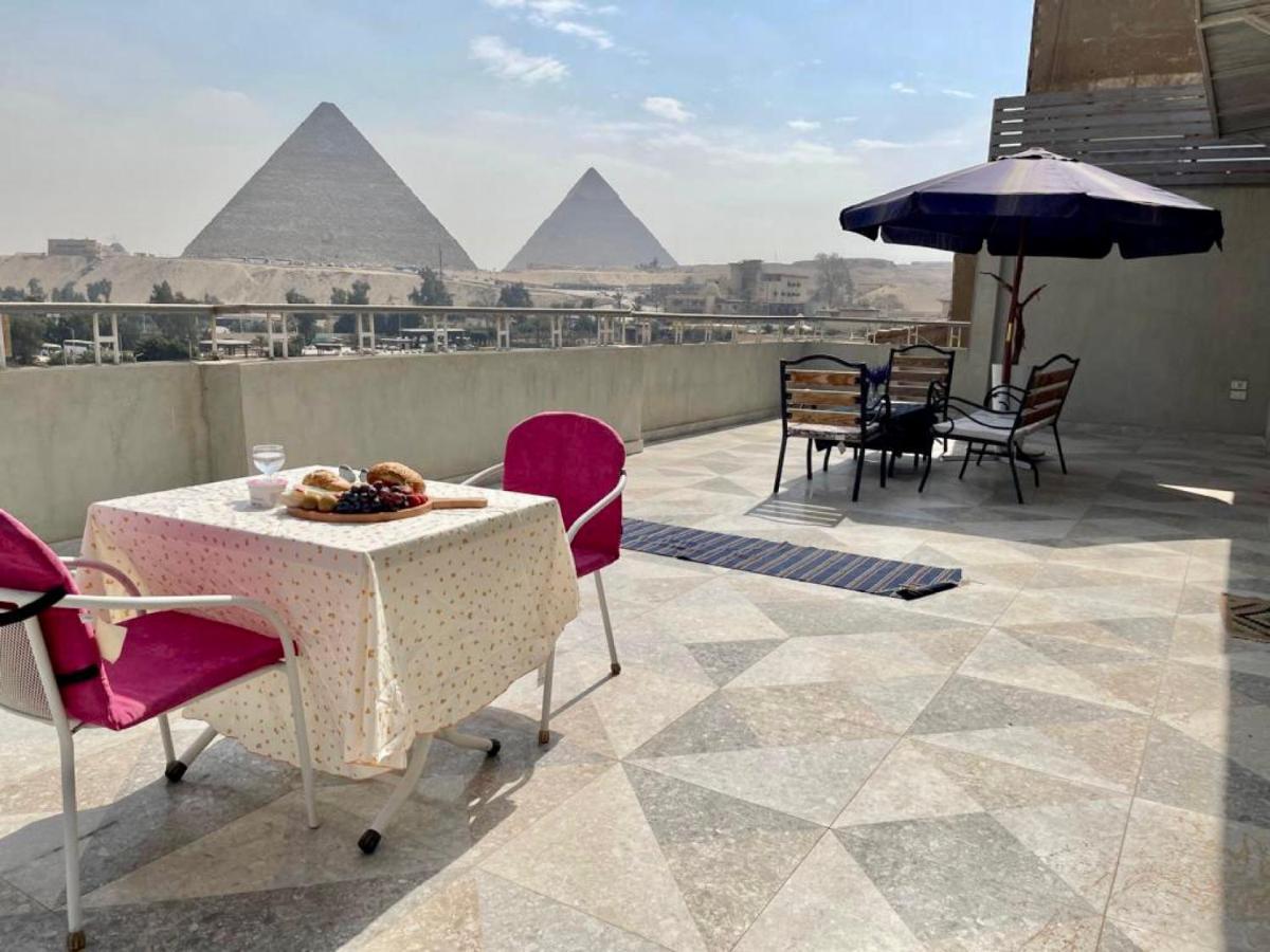 La Perle Pyramids
